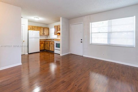 Снять в аренду кондоминиум в Окленд-Парк, Флорида 2 спальни, 56.58м2, № 2045067 - фото 6