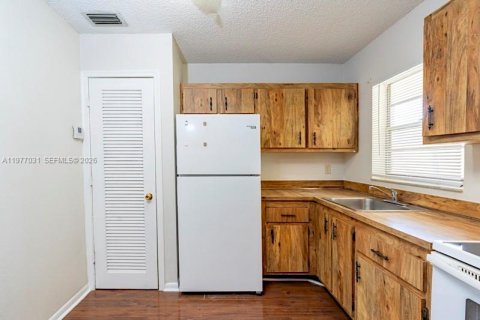 Снять в аренду кондоминиум в Окленд-Парк, Флорида 2 спальни, 56.58м2, № 2045067 - фото 9