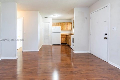 Снять в аренду кондоминиум в Окленд-Парк, Флорида 2 спальни, 56.58м2, № 2045067 - фото 7