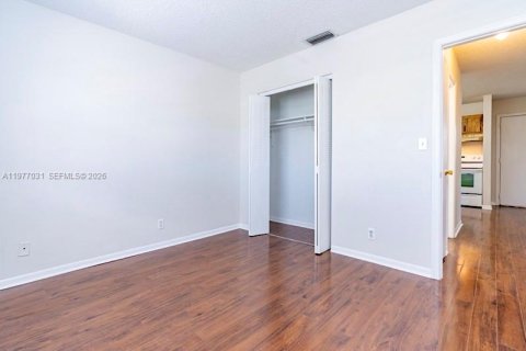 Снять в аренду кондоминиум в Окленд-Парк, Флорида 2 спальни, 56.58м2, № 2045067 - фото 15