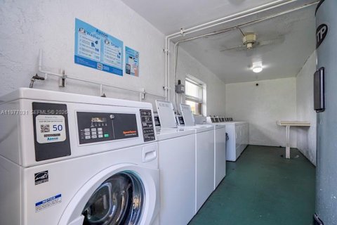 Снять в аренду кондоминиум в Окленд-Парк, Флорида 2 спальни, 56.58м2, № 2045067 - фото 22