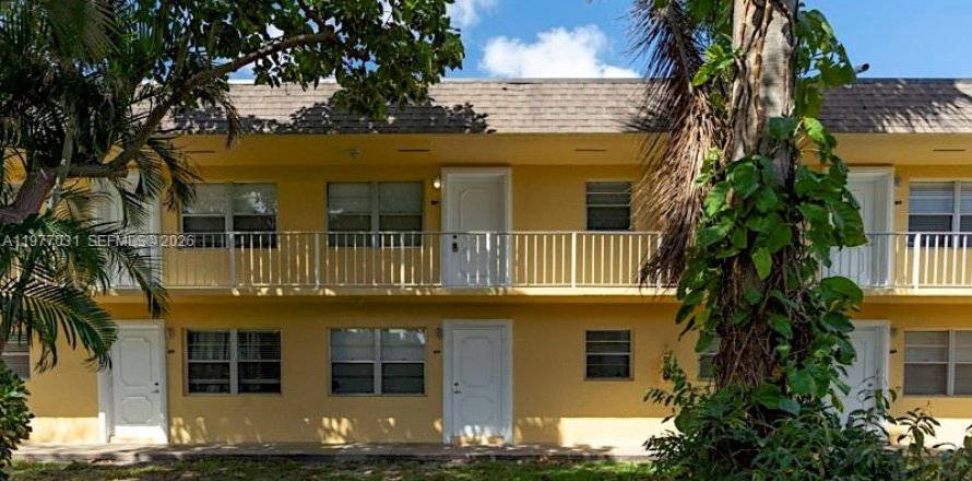 Кондоминиум с 2 спальнями в Окленд-Парк, Флорида № 2045067