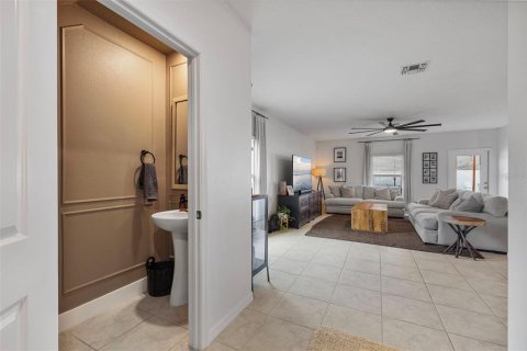 House in Tampa, Florida 5 bedrooms, 210.33 sq.m. № 1907458 - photo 8