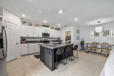 House in Tampa, Florida 5 bedrooms, 210.33 sq.m. № 1907458 - photo 20