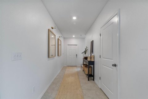 House in Tampa, Florida 5 bedrooms, 210.33 sq.m. № 1907458 - photo 7