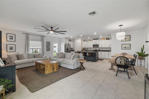 House in Tampa, Florida 5 bedrooms, 210.33 sq.m. № 1907458 - photo 12