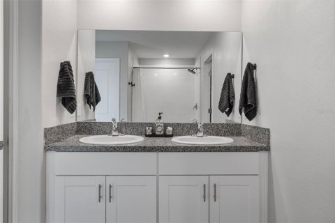 House in Tampa, Florida 5 bedrooms, 210.33 sq.m. № 1907458 - photo 29