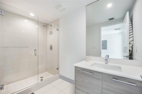 Condo in Miami, Florida, 3 bedrooms  № 1887155 - photo 6
