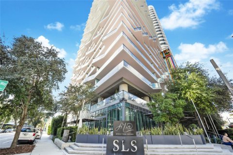 Condo in Miami, Florida, 3 bedrooms  № 1887155 - photo 1
