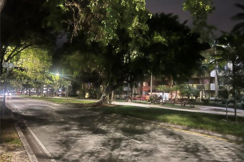 Купить кондоминиум в Норт-Майами, Флорида 1 спальня, 62.52м2, № 2053746 - фото 11