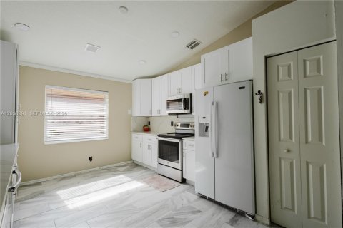 Casa en alquiler en Boynton Beach, Florida, 3 dormitorios, 175.03 m2 № 2085831 - foto 10