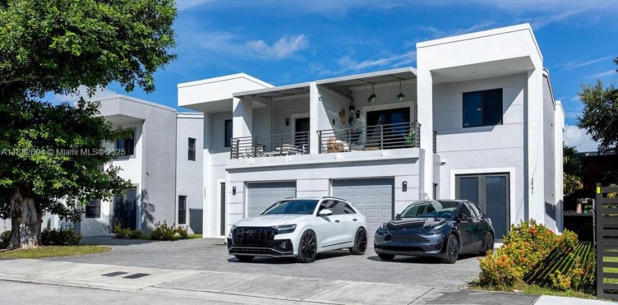 Condo à Opa-locka, Floride, 3 chambres  № 2018695