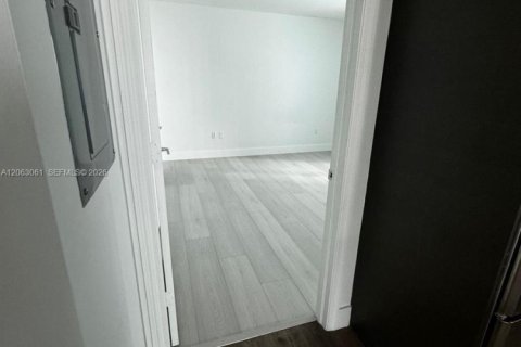 Copropriété à louer à Miami, Floride: 2 chambres, 111.2 m2 № 2265932 - photo 3