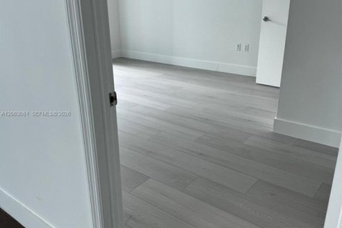 Copropriété à louer à Miami, Floride: 2 chambres, 111.2 m2 № 2265932 - photo 5
