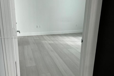Copropriété à louer à Miami, Floride: 2 chambres, 111.2 m2 № 2265932 - photo 6