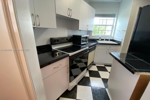 Condominio en alquiler en North Bay Village, Florida, 2 dormitorios, 139.35 m2 № 1983488 - foto 5