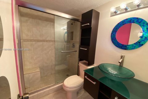 Condominio en alquiler en North Bay Village, Florida, 2 dormitorios, 139.35 m2 № 1983488 - foto 10