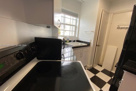 Condominio en alquiler en North Bay Village, Florida, 2 dormitorios, 139.35 m2 № 1983488 - foto 7