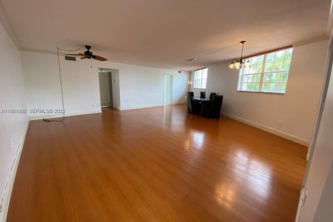 Condominio en North Bay Village, Florida, 2 dormitorios  № 1983488