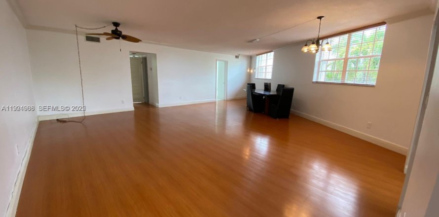 Condominio en North Bay Village, Florida, 2 dormitorios  № 1983488