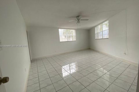 Condominio en alquiler en North Bay Village, Florida, 2 dormitorios, 139.35 m2 № 1983488 - foto 14