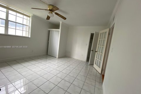 Condominio en alquiler en North Bay Village, Florida, 2 dormitorios, 139.35 m2 № 1983488 - foto 8