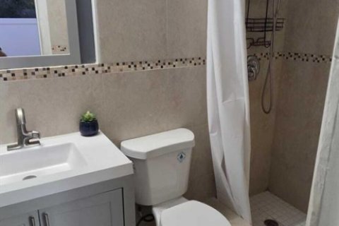 Immobilier commercial à louer à Fort Lauderdale, Floride: 3 pièces, 27.87 m2 № 2416196 - photo 3