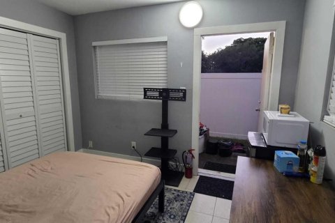 Immobilier commercial à louer à Fort Lauderdale, Floride: 3 pièces, 27.87 m2 № 2416196 - photo 2
