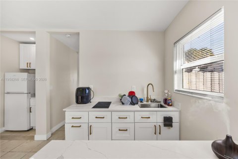 Commercial property in Oakland Park, Florida 94.76 sq.m. № 2019708 - photo 26