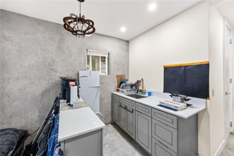 Commercial property in Oakland Park, Florida 94.76 sq.m. № 2019708 - photo 14