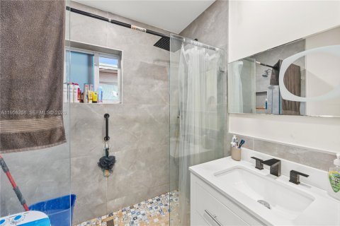 Commercial property in Oakland Park, Florida 94.76 sq.m. № 2019708 - photo 8