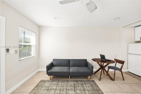 Commercial property in Oakland Park, Florida 94.76 sq.m. № 2019708 - photo 21