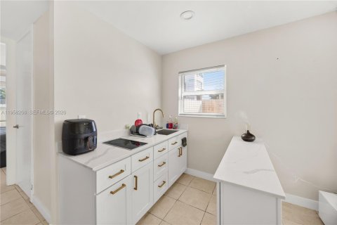 Commercial property in Oakland Park, Florida 94.76 sq.m. № 2019708 - photo 25