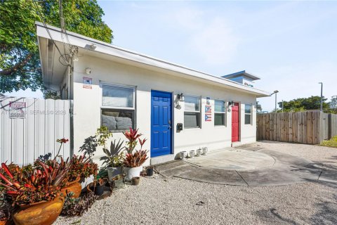 Commercial property in Oakland Park, Florida 94.76 sq.m. № 2019708