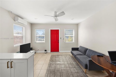 Commercial property in Oakland Park, Florida 94.76 sq.m. № 2019708 - photo 22