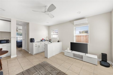 Commercial property in Oakland Park, Florida 94.76 sq.m. № 2019708 - photo 19