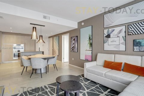 Copropriété à louer à Hollywood, Floride: 2 chambres, 96.99 m2 № 1959210 - photo 3