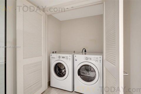 Copropriété à louer à Hollywood, Floride: 2 chambres, 96.99 m2 № 1959210 - photo 14