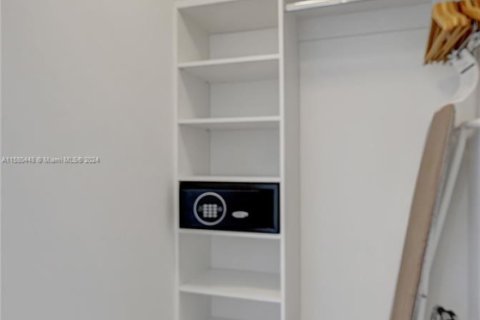 Copropriété à louer à Hollywood, Floride: 2 chambres, 96.99 m2 № 1959210 - photo 19