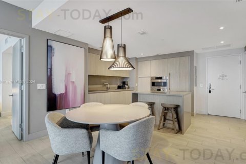 Copropriété à louer à Hollywood, Floride: 2 chambres, 96.99 m2 № 1959210 - photo 6