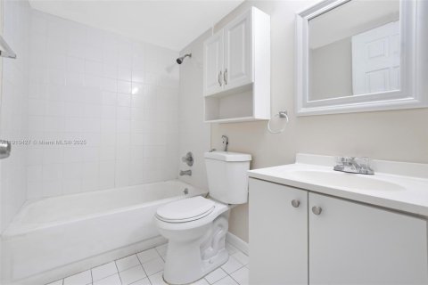 Copropriété à louer à Pembroke Pines, Floride: 1 chambre, 63.64 m2 № 1966592 - photo 16