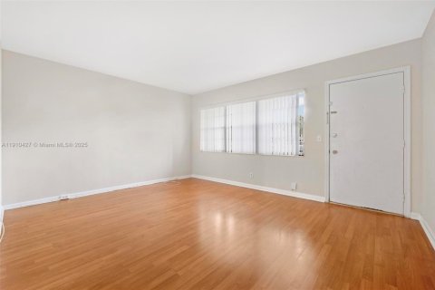 Copropriété à louer à Pembroke Pines, Floride: 1 chambre, 63.64 m2 № 1966592 - photo 4