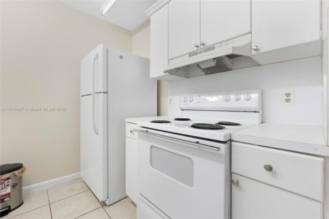 Copropriété à louer à Pembroke Pines, Floride: 1 chambre, 63.64 m2 № 1966592 - photo 7