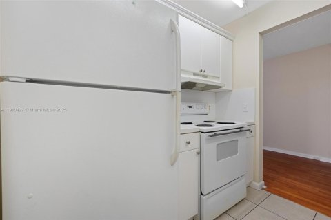 Copropriété à louer à Pembroke Pines, Floride: 1 chambre, 63.64 m2 № 1966592 - photo 10