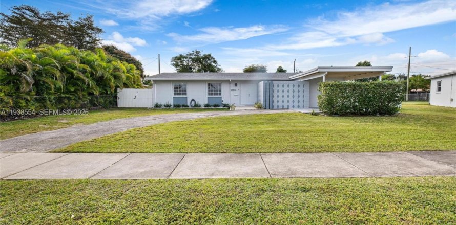 Дом в Майами, Флорида 4 спальни, 150.5м2 № 1996287