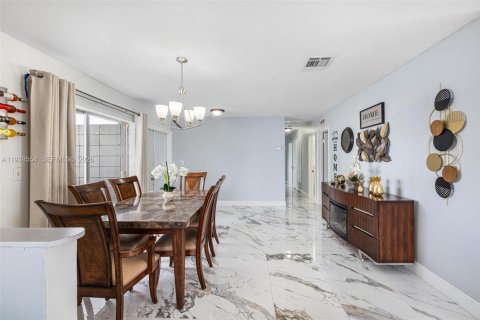 Купить виллу или дом в Майами, Флорида 4 спальни, 150.5м2, № 1996287 - фото 7