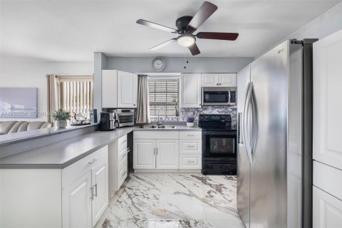 Купить виллу или дом в Майами, Флорида 4 спальни, 150.5м2, № 1996287 - фото 11