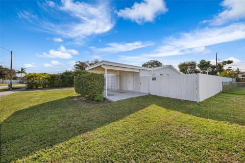 Купить виллу или дом в Майами, Флорида 4 спальни, 150.5м2, № 1996287 - фото 3