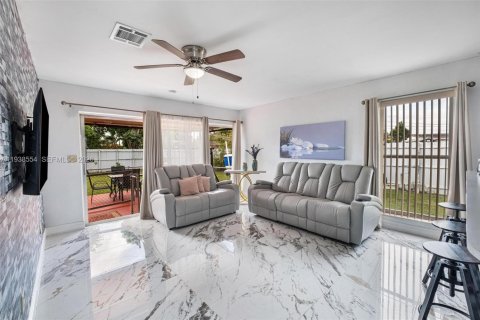 Купить виллу или дом в Майами, Флорида 4 спальни, 150.5м2, № 1996287 - фото 8