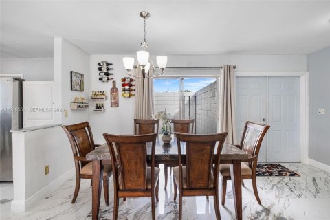 Купить виллу или дом в Майами, Флорида 4 спальни, 150.5м2, № 1996287 - фото 14